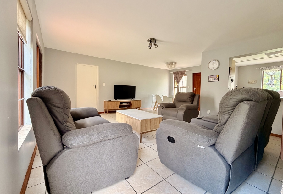 3 Bedroom Property for Sale in Sandbaai Western Cape